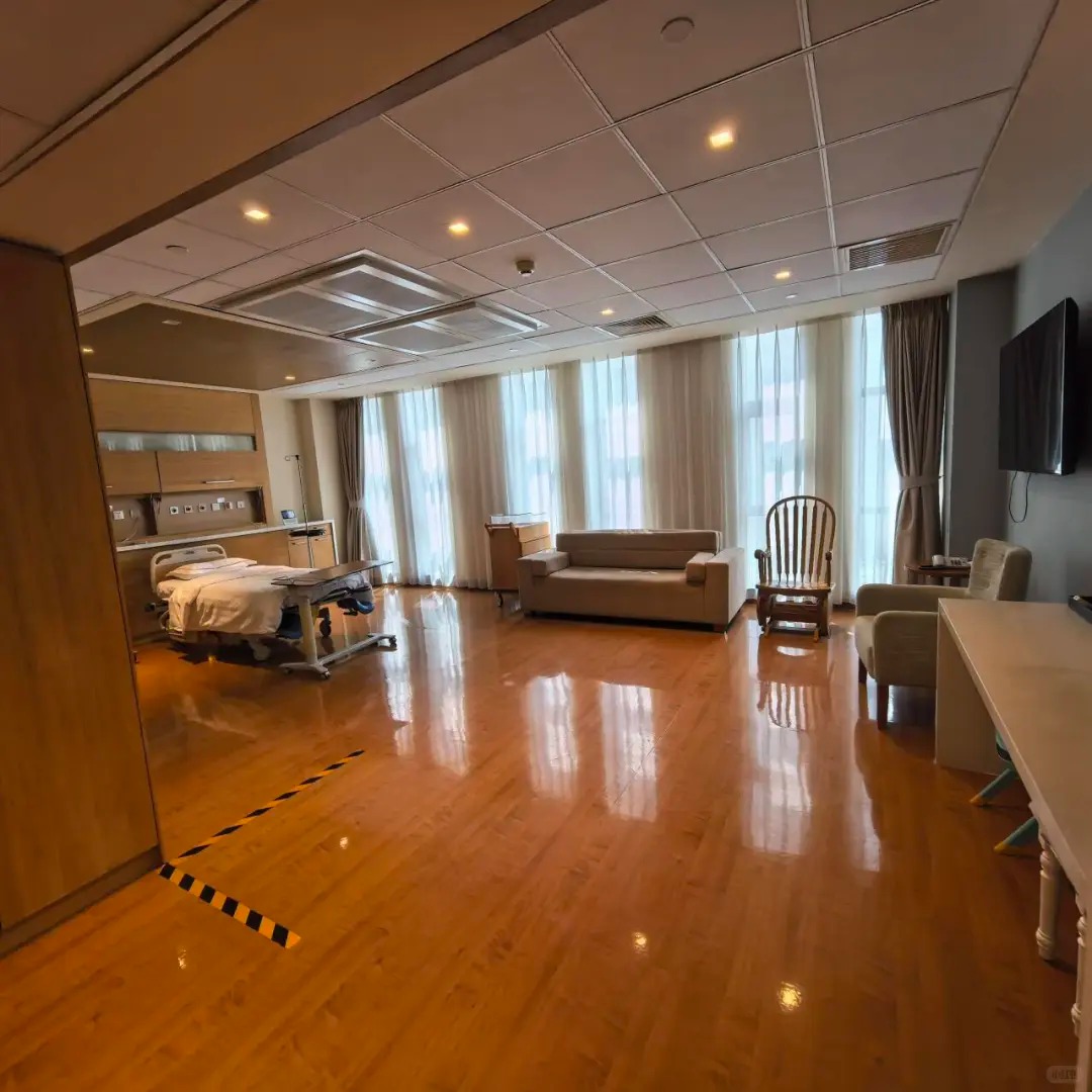 Deluxe patient suite with modern amenities
