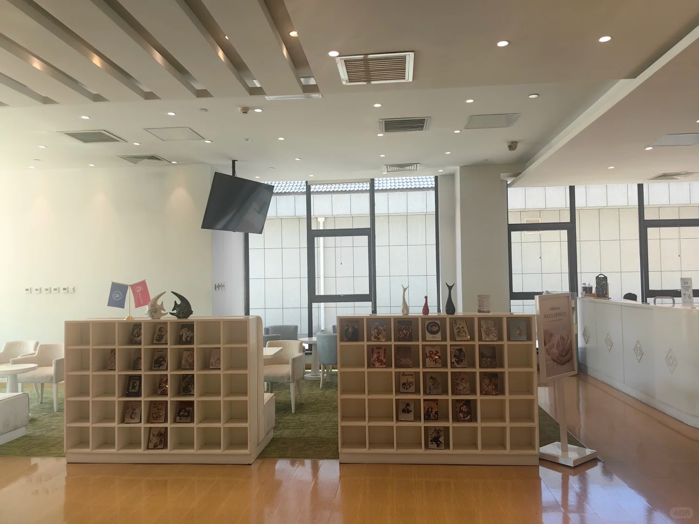 Spacious main lobby at Edencare Hospital